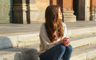 Woman praying steps building cityscape - a building in the background free wallpaper