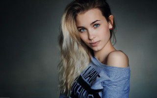 Woman longhair blue shirt jeans - a ponytail free wallpaper for desktop