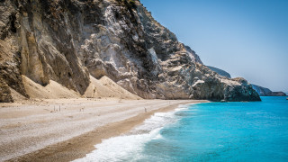 Beach mountain water person sand - exekia free wallpaper