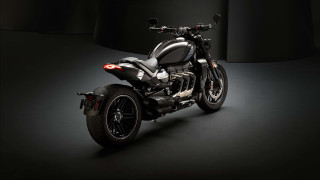 Motorcycle dark room digital rendering - dom qwek free wallpaper