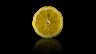 Half lemon reflection black background - whole free wallpaper for desktop