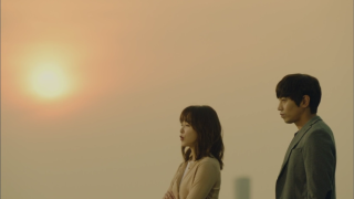 Couple people ocean sun background - a hazy sky free wallpaper