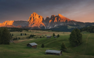 Mountain range cabins sunset clouds - the foreground and a sunset in the background free wallpaper