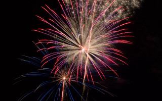 Fireworks night sky red white - free new year wallpaper