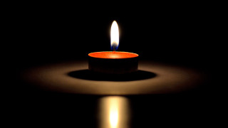 Lit candle reflection black background - free light wallpaper