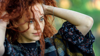 Red haired woman posing blowing - chernik free wallpaper