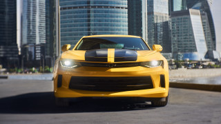 Yellow car black stripe city - a black stripe free wallpaper
