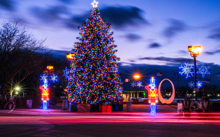 Christmas tree city lights fireworks - a street light in the foreground free wallpaper
