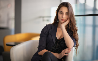 Elina karimova portrait brown eyes - her chin free wallpaper