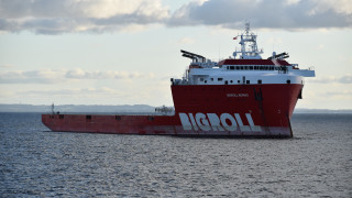 Large red white boat mountain - a tilt shift photo free wallpaper
