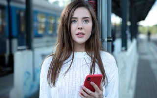 Woman train redphone serious blurry - text free wallpaper for desktop