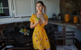 Woman yellow dress apple floral - an apple free wallpaper