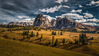 Mountain range house cloudy sky - a house in the foreground free wallpaper