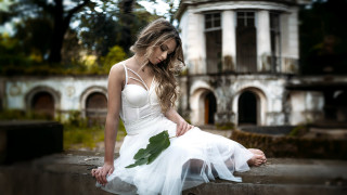 Woman white dress flower ledge - a ledge free wallpaper