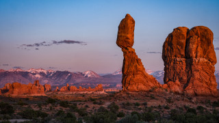 Desert rock formation mountains sunset - david martin free wallpaper