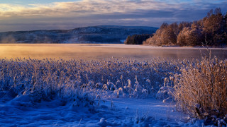 Snowy lake mountain foggy sky - foggy free wallpaper
