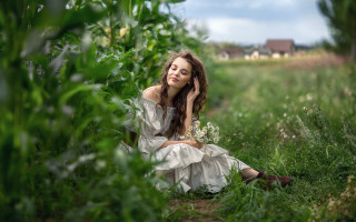 Woman field flower dress bush - tall grass free wallpaper