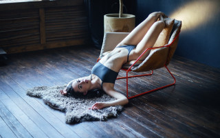 Woman laying rug laptop carol - a laptop free wallpaper