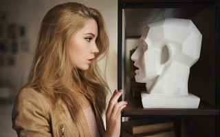 Woman sculpture mirror blonde brown - a shelf in a room free wallpaper