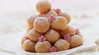 Doughnuts pinkflowers plate tablecloth rococo - a tablecloth free wallpaper