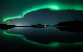 Lake aurora mountain reflection astronaut - a green aurora free wallpaper