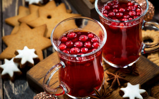 Cranberry tea cinnamon stars cookies - a wooden table free wallpaper
