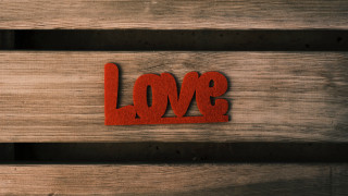Wooden bench love sign red - the seat free wallpaper