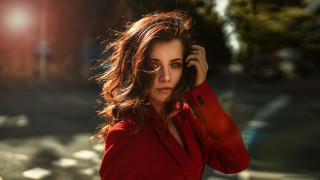 Woman red shirt cellphone serious - her ear free wallpaper