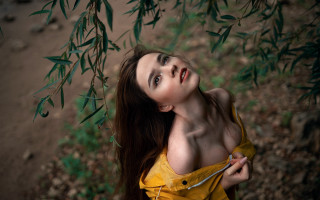 Woman knife tree leaves portrait - branch free wallpaper for desktop