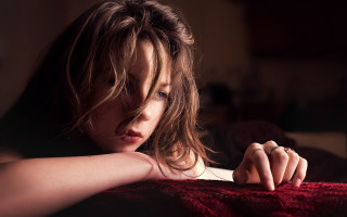 Woman leaning bed blue eyes - christabel dennison free wallpaper