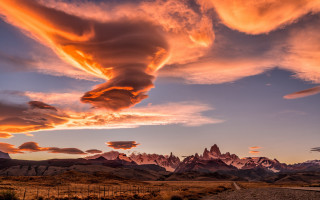 Sunset mountains clouds orange pink - colorful cloud free wallpaper