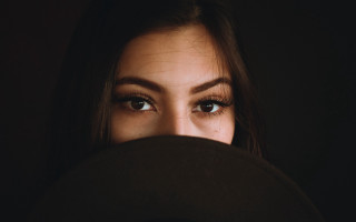 Woman blueeyes overhershoulder blackhat neoplasticism - eye contact free wallpaper