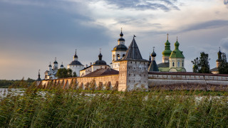 Castle towers water grass mountains - andrey yefimovich martynov free wallpaper