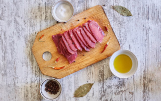 Cuttingboard slicedmeat spices tea spoon - meat free wallpaper