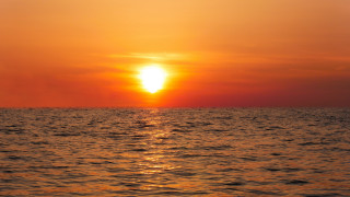 Sunset ocean boat distant cloud - a sunset over the ocean free wallpaper