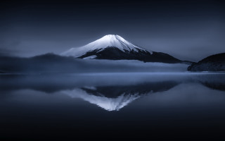 Mountain reflection lake night fog - fog free wallpaper for desktop