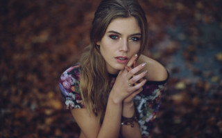 Fall leaves photorealistic fashion portrait - fashion photography free wallpaper for desktop
