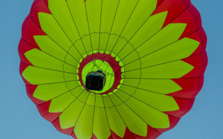 Kite green red window blue - christo free wallpaper