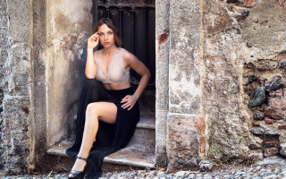 Woman skirt window bars fashion - bar free wallpaper