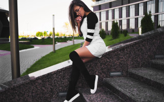 Woman white dress black boots 3 - fashion free wallpaper