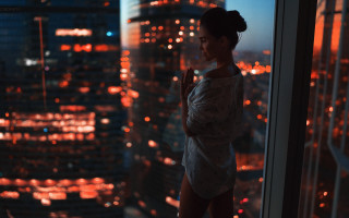 Woman city night lights bokeh - the city free wallpaper