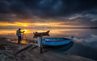 Man beach sunset camera tripod - cinematic photography free wallpaper
