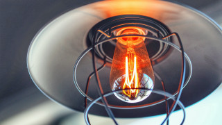 Light bulb wire raytraced studio - free light wallpaper
