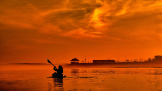 Kayak sunset cityscape fire clouds - a red sky free wallpaper