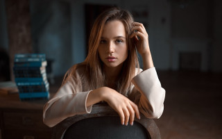 Woman blonde sitting books portrait - a chair free wallpaper for desktop