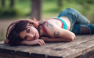 Elina karimova tattoo portrait blurry - a wooden table free wallpaper