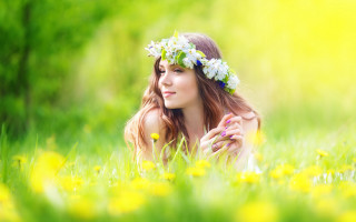 Flower field woman wreath bokeh - a field of flowers free wallpaper for desktop