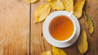 Tea leaves wooden table top - the cup free wallpaper