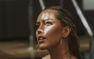 Woman earrings white dress blurry - barbara greg free wallpaper