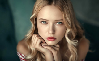 Blonde blueeyes portrait bandages photorealistic - blue eye and blonde hair free wallpaper